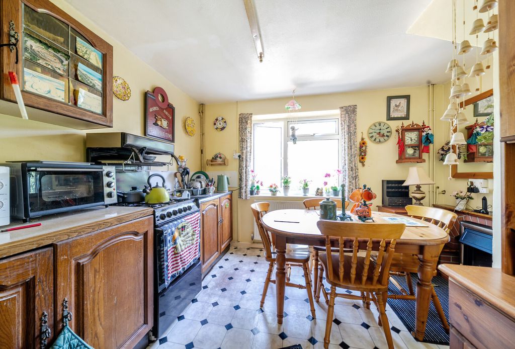 Property photo 3 of 17 1329612-7-6883827...