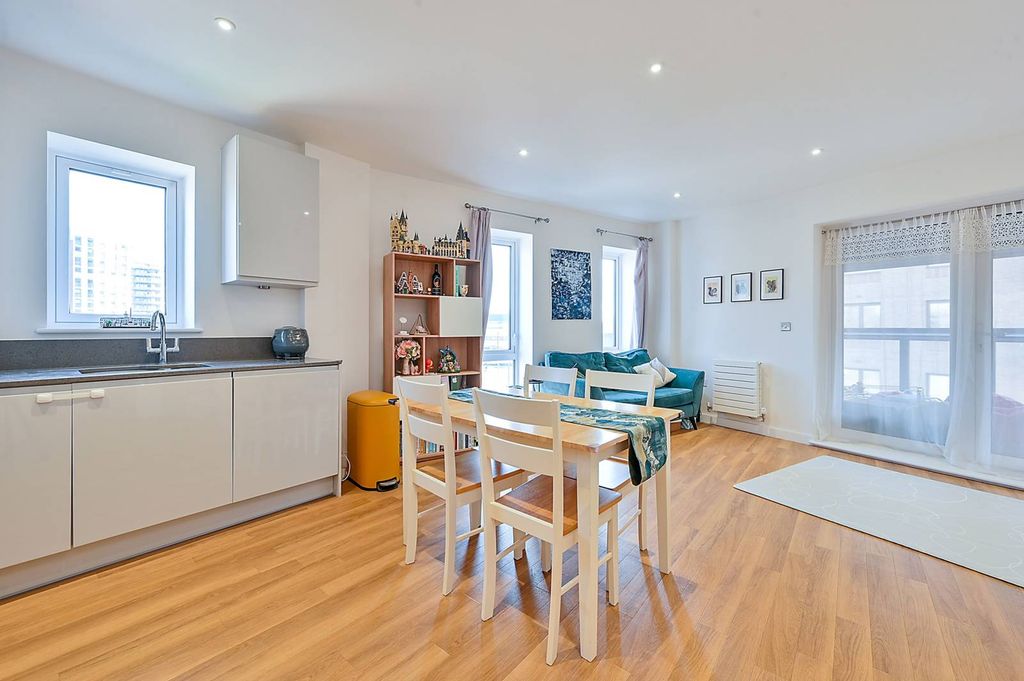 Property photo 3 of 14