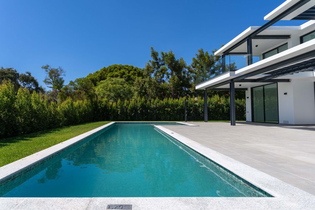 Property photo 2 of 22