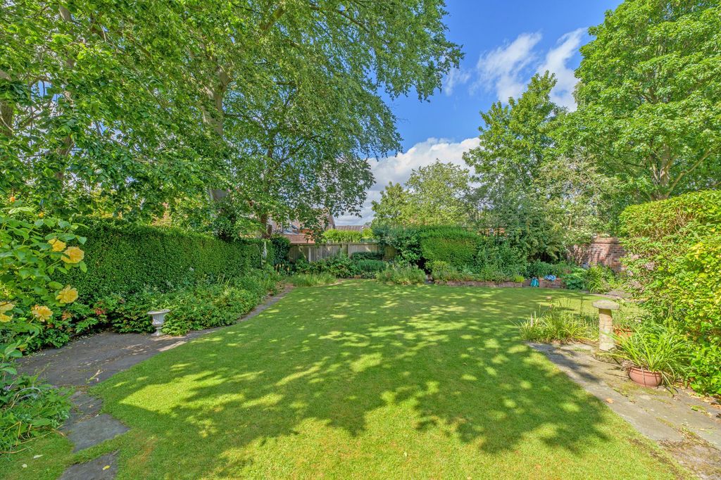 Property photo 3 of 23 Garden