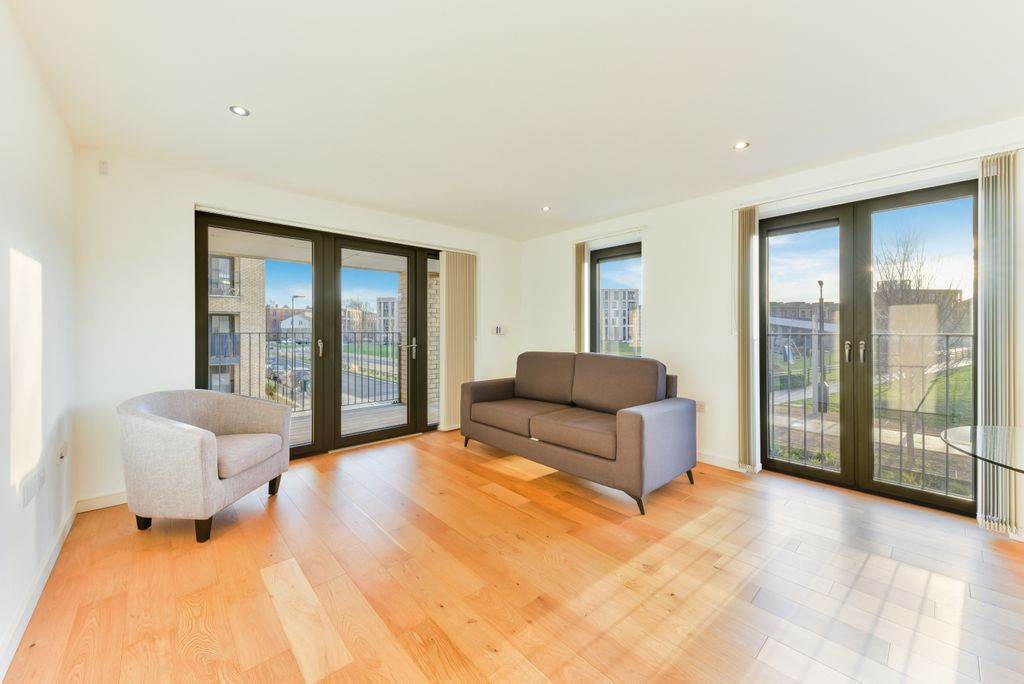 Property photo 1 of 10 Oval Quarter, Hamilt