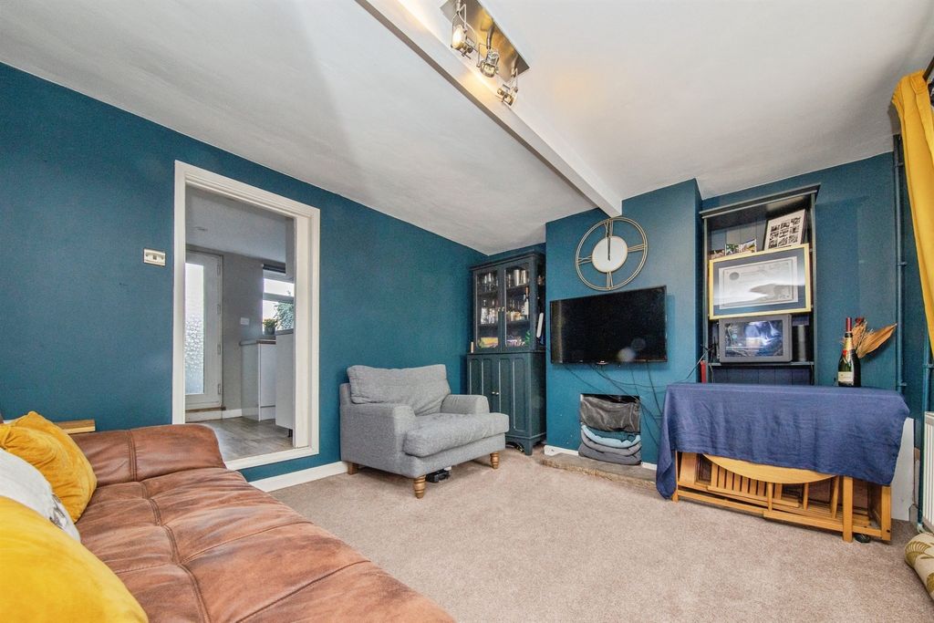 Property photo 3 of 11