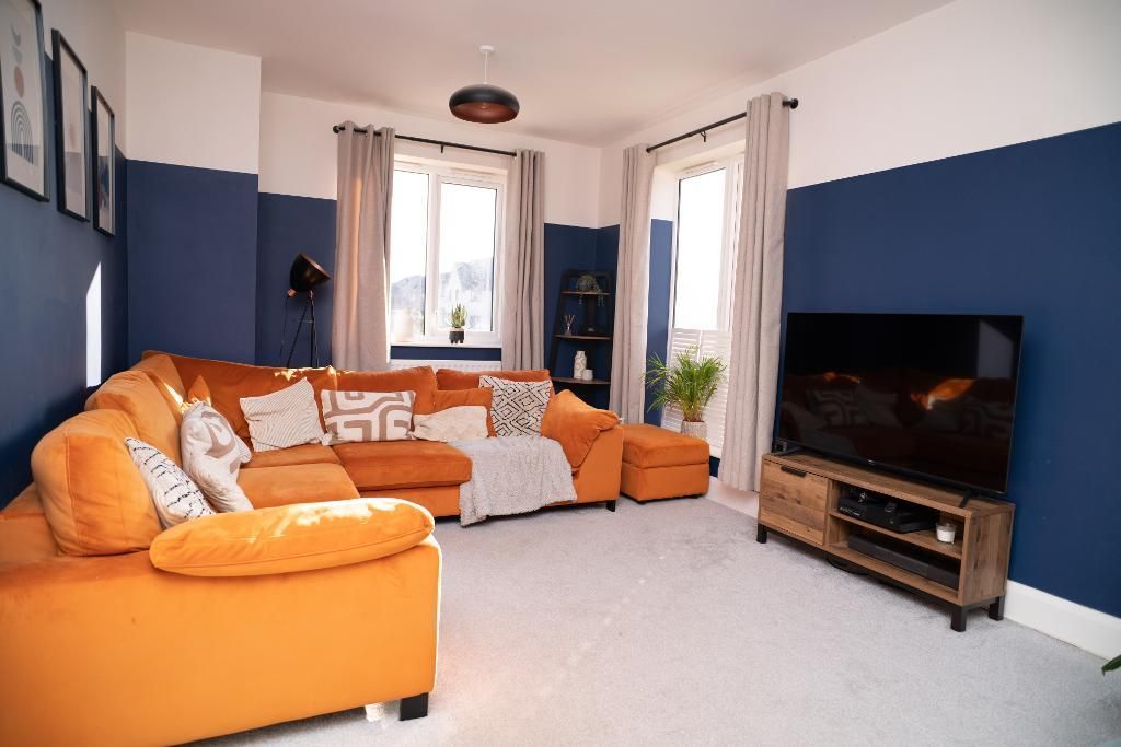 Property photo 3 of 18 Lounge