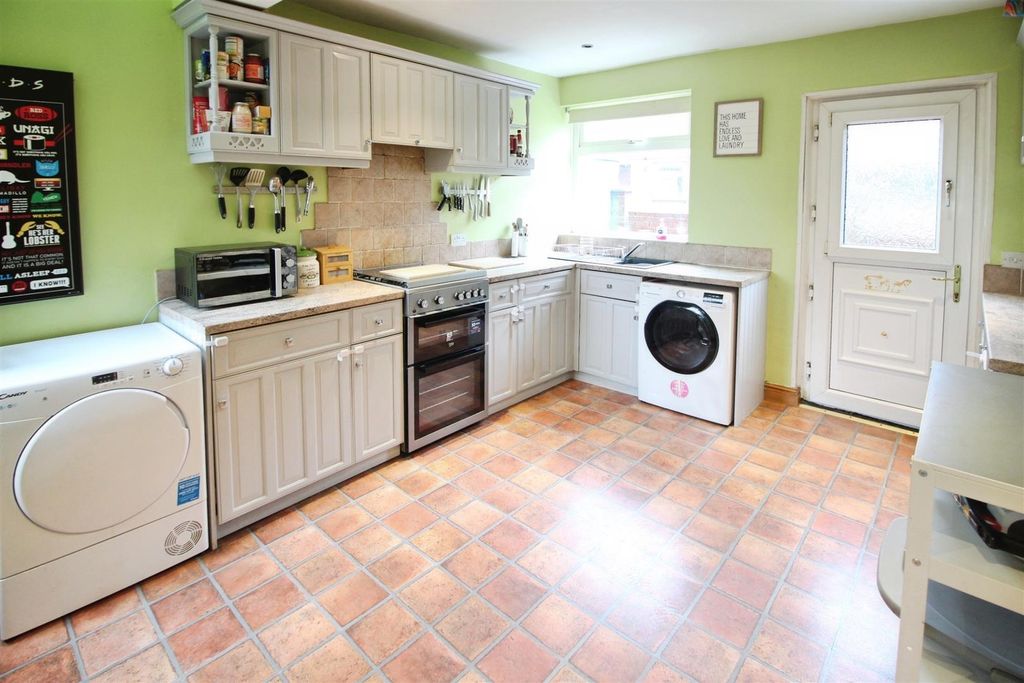 Property photo 2 of 14 Dining Kitchen