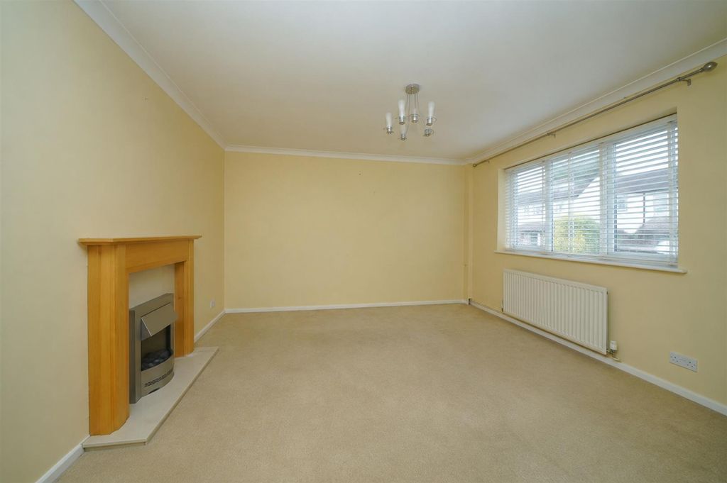 Property photo 2 of 23 28-Oldfield-Road-3027.Jpg
