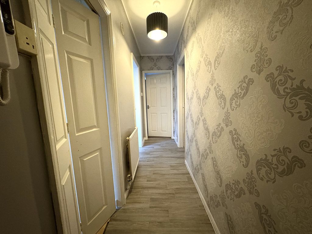 Property photo 2 of 7 Hallway Use