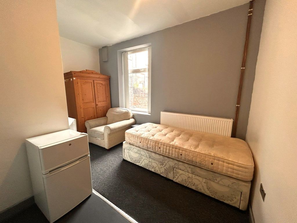 Property photo 2 of 6 Room