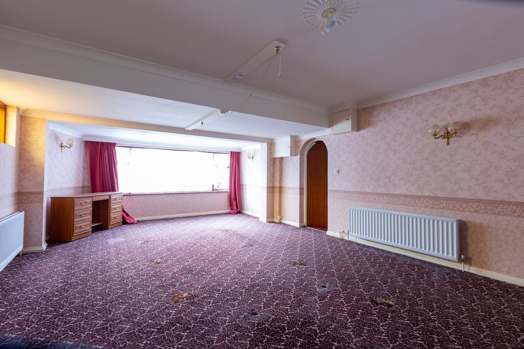 Property photo 3 of 28