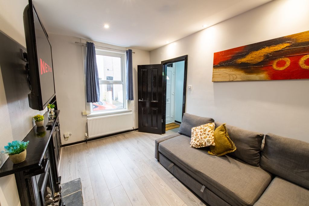 Property photo 3 of 11