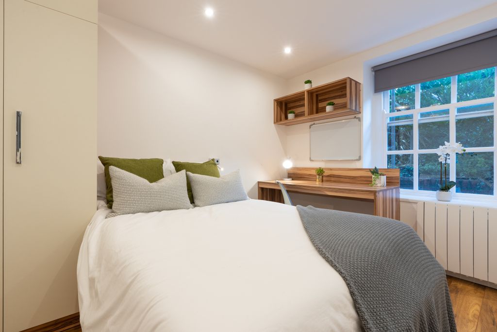 Property photo 2 of 9 Jesmond View Block A Flat 9 Bedroom 1