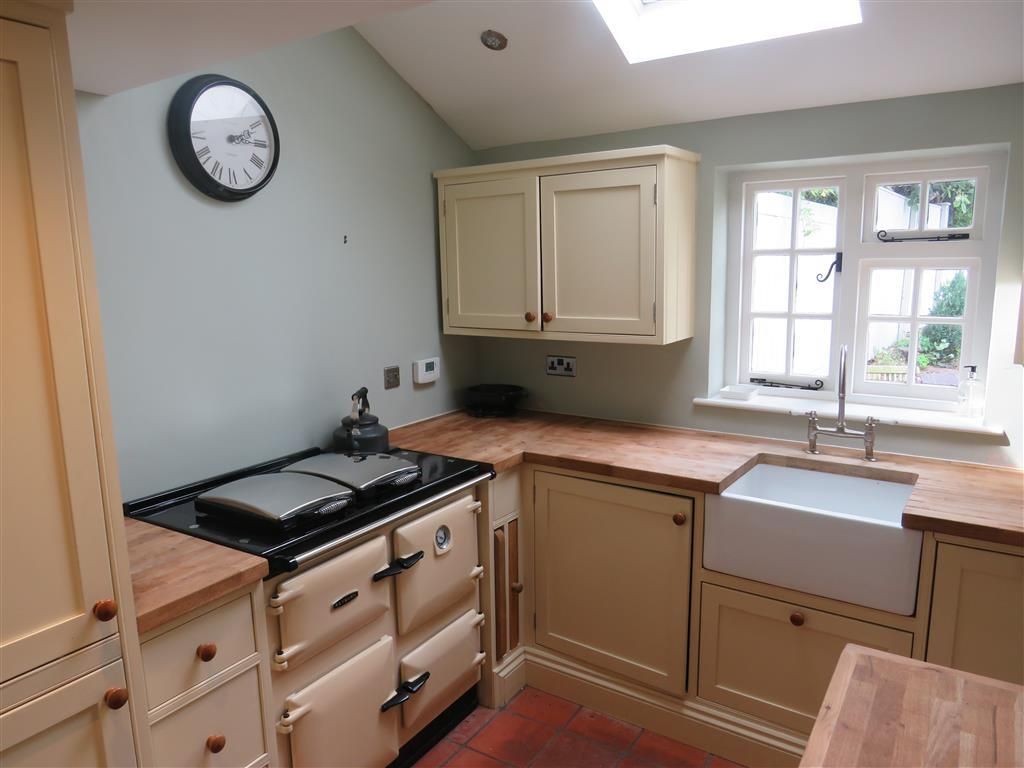 Property photo 3 of 9 Kitchen