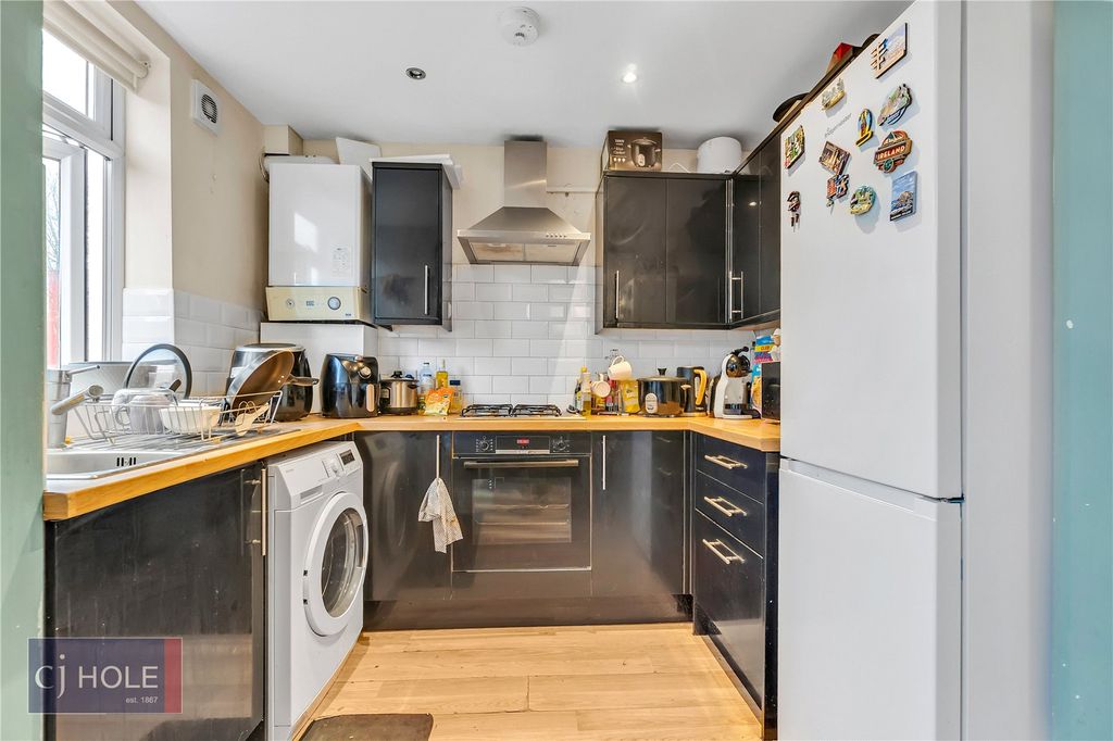 Property photo 2 of 17 Picture No. 16