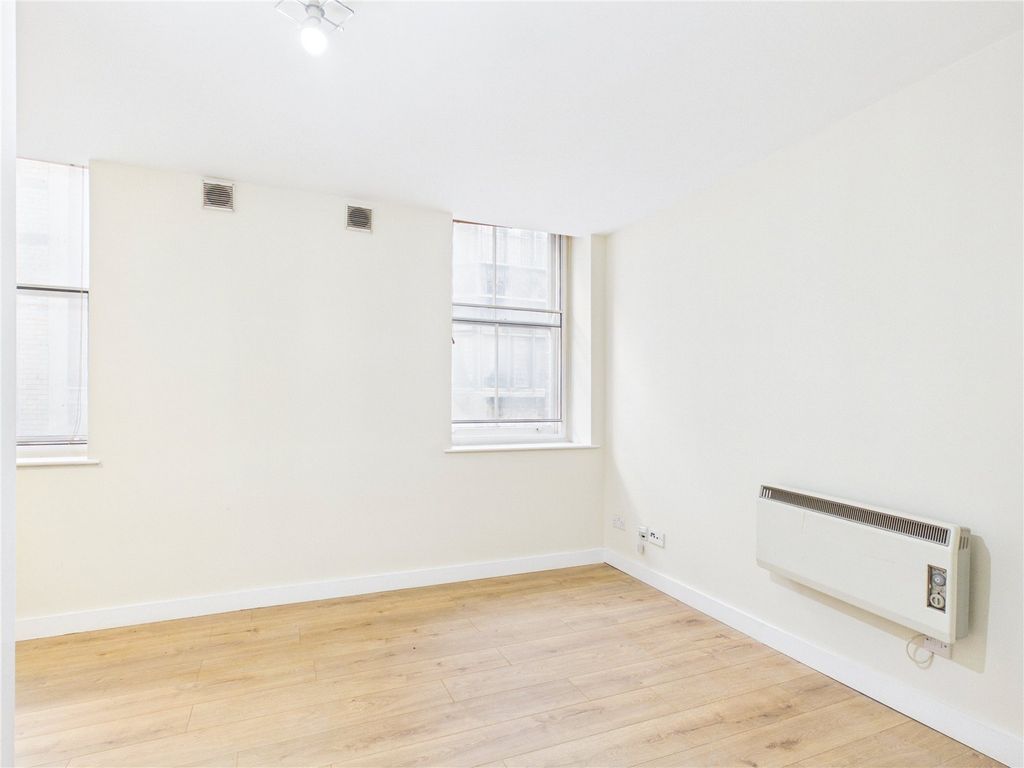 Property photo 3 of 6 Picture No. 09