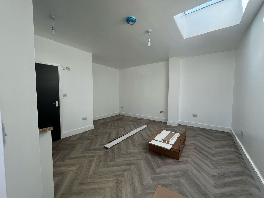 Property photo 1 of 7 Flat E-3