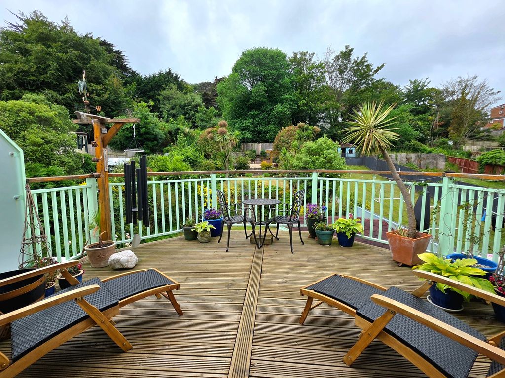Property photo 2 of 39