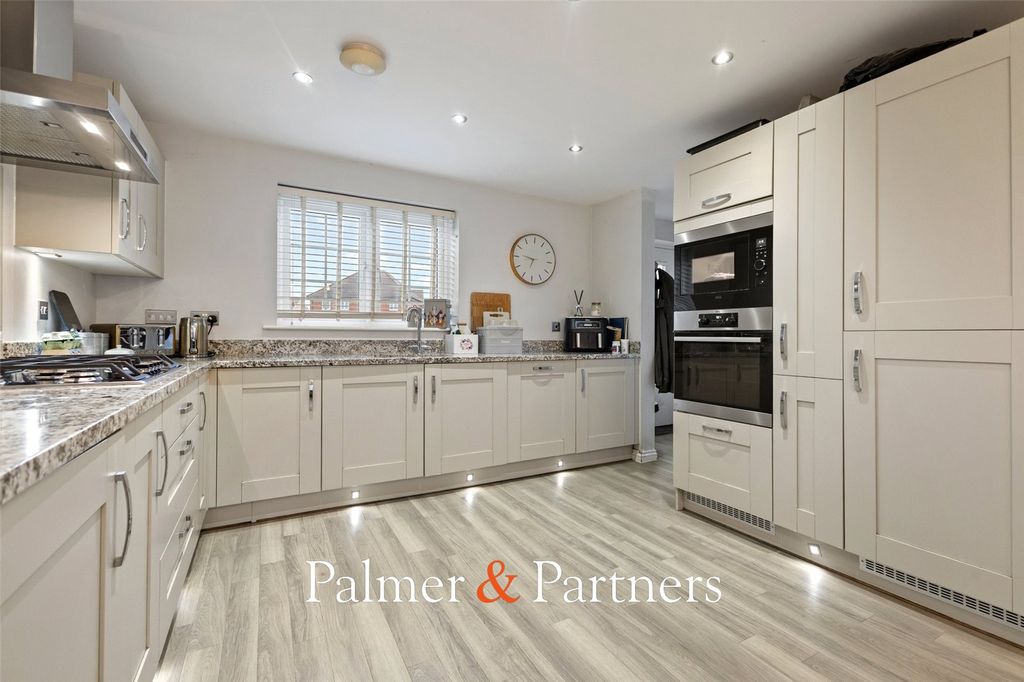 Property photo 2 of 25 Picture No. 18