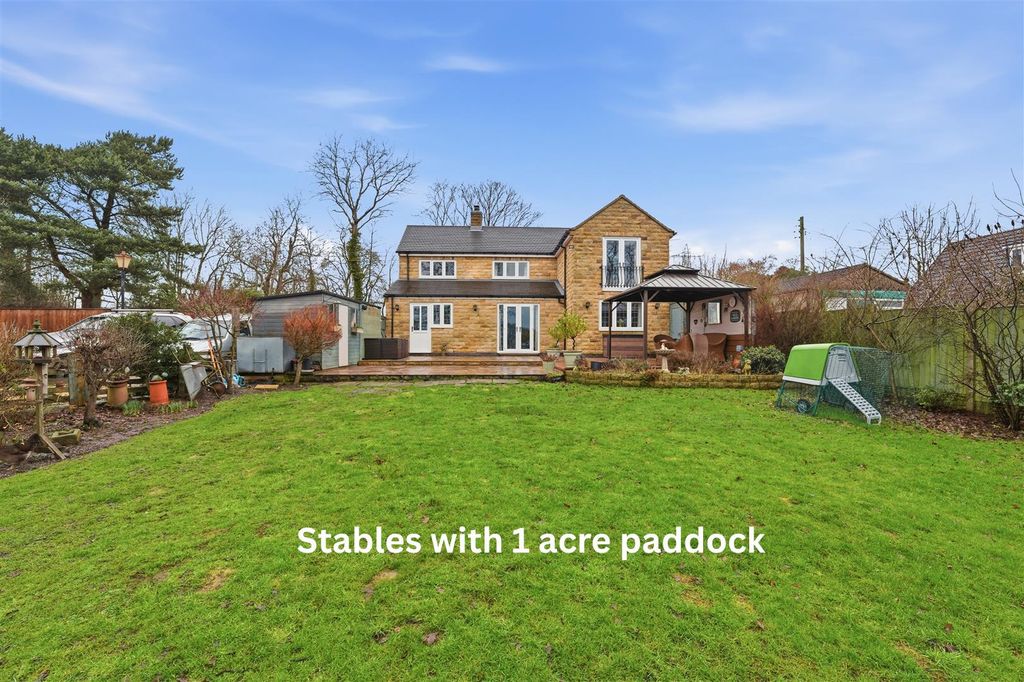 Property photo 1 of 29 Stables With 1 Acre Paddock.Png