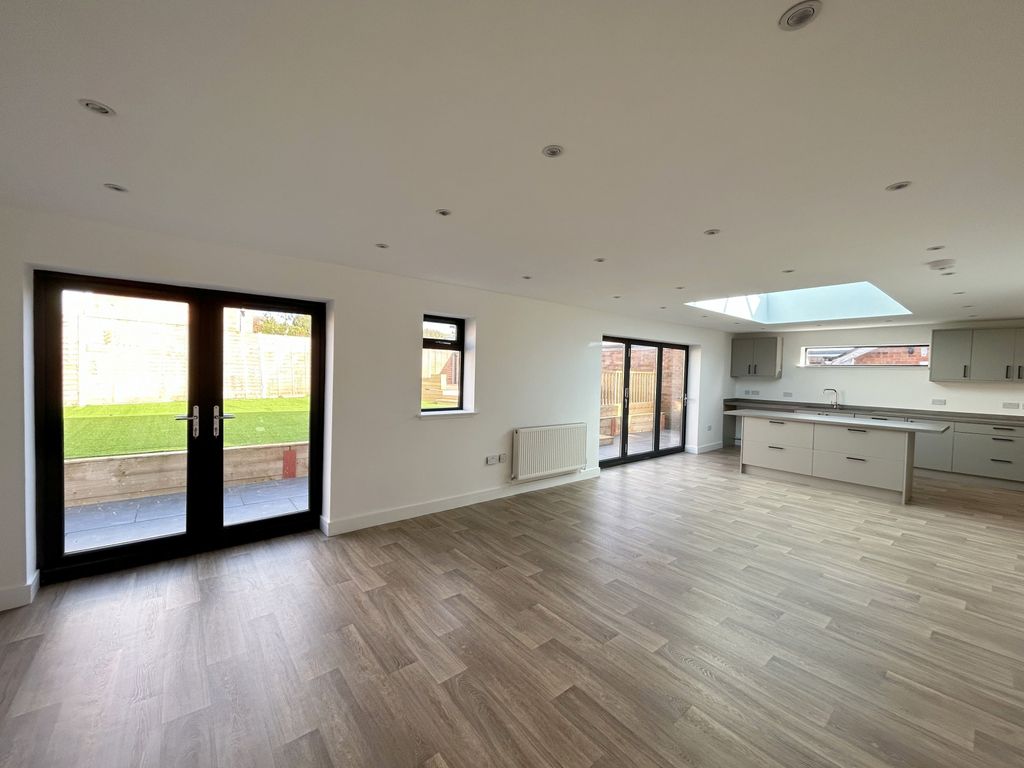 Property photo 3 of 17 Gallery