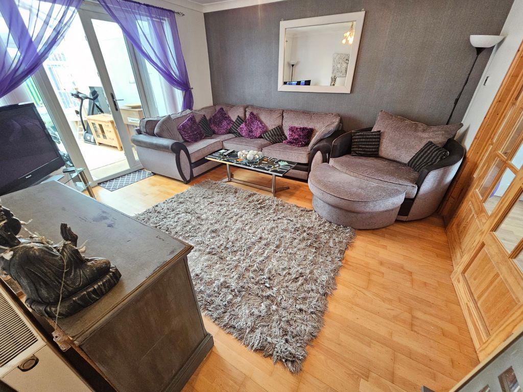 Property photo 3 of 34 20251021_110425