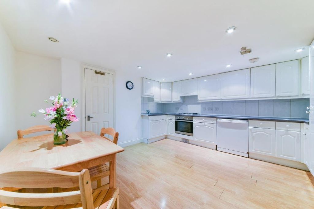 Property photo 2 of 12 Kitchen.Png
