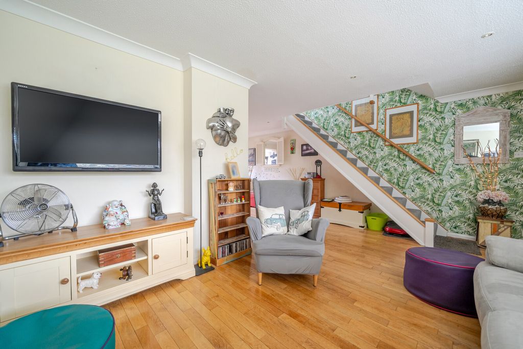 Property photo 3 of 13 1433967-9-69c1124...