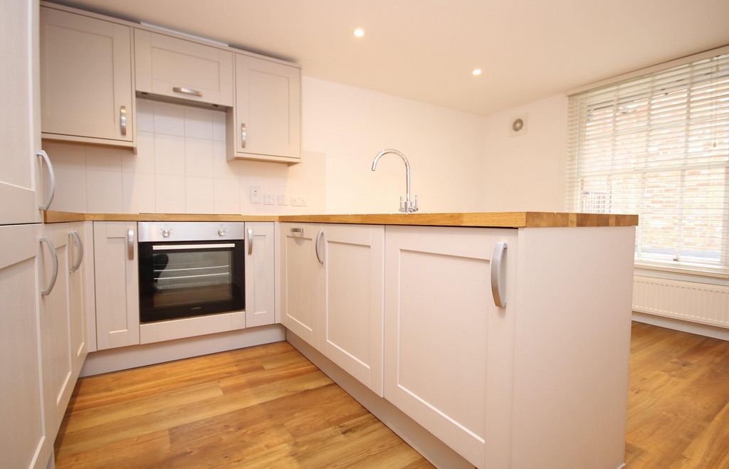 Property photo 2 of 6 Kitchen