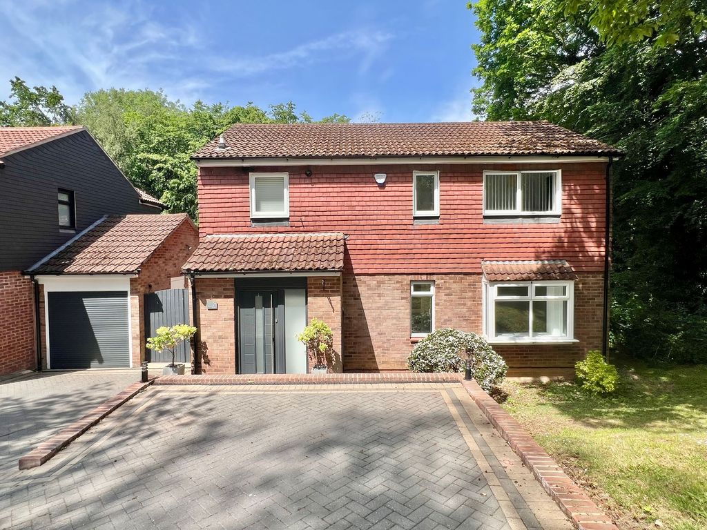 4 bed detached house for saleHurst Hill, Walderslade ME5