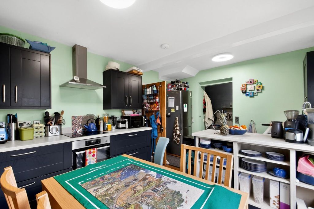 Property photo 2 of 12 5Harlowmoorcrescent-4.Jpg