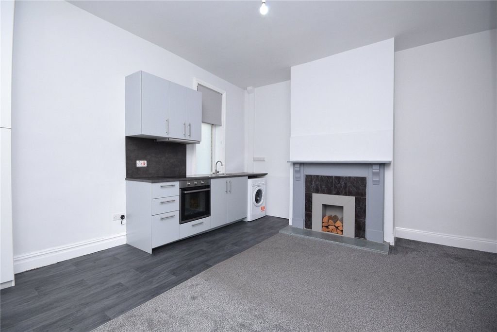 Property photo 3 of 8 Picture No. 05