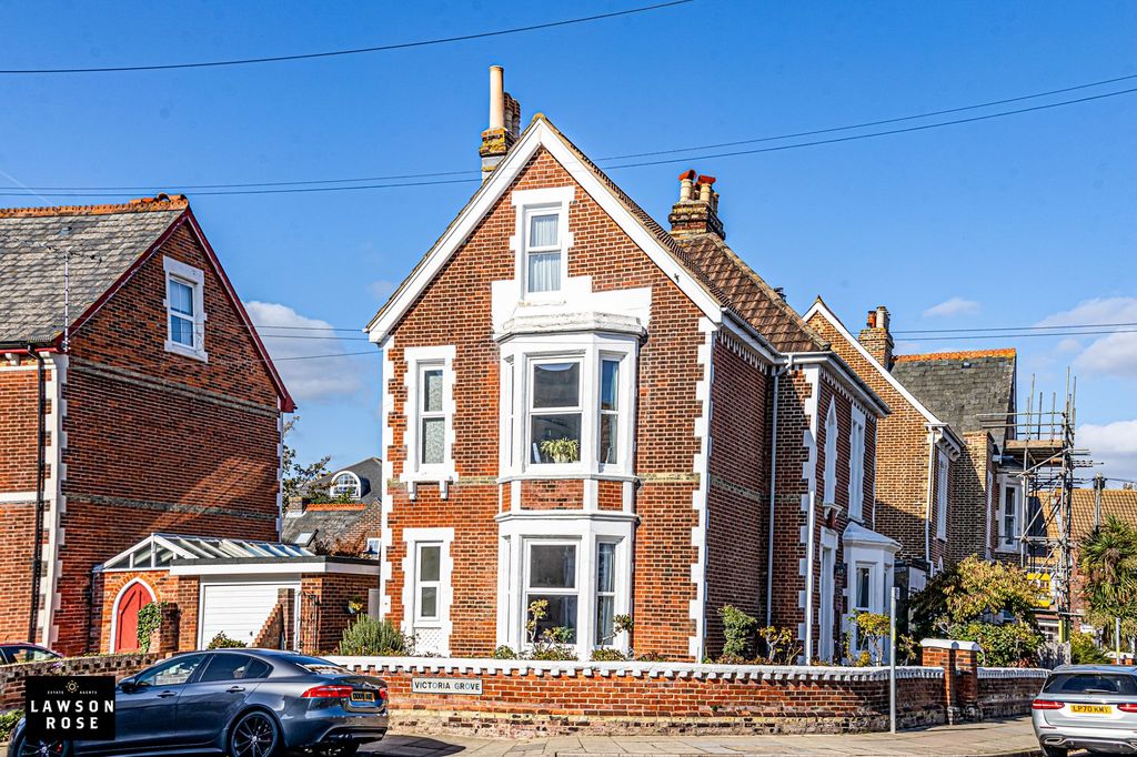 Property photo 1 of 38