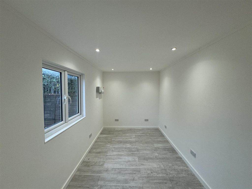 Property photo 3 of 8 Image00018.Jpeg