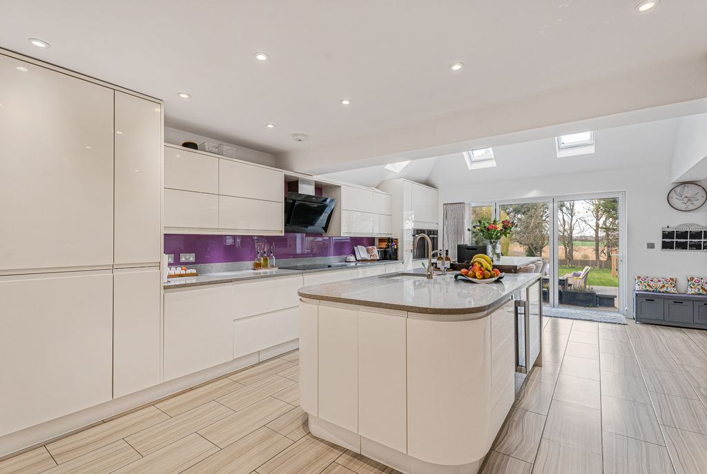 Property photo 2 of 27 Kitchen