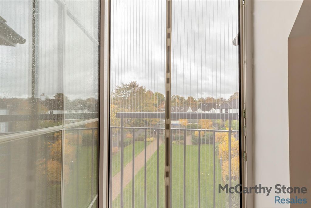 Property photo 3 of 27 8669243-Interior05.Jpg