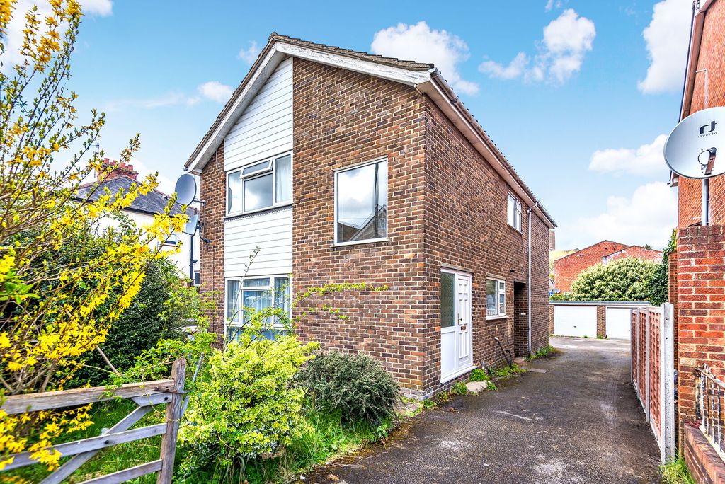 Property photo 1 of 11 711490 (1)