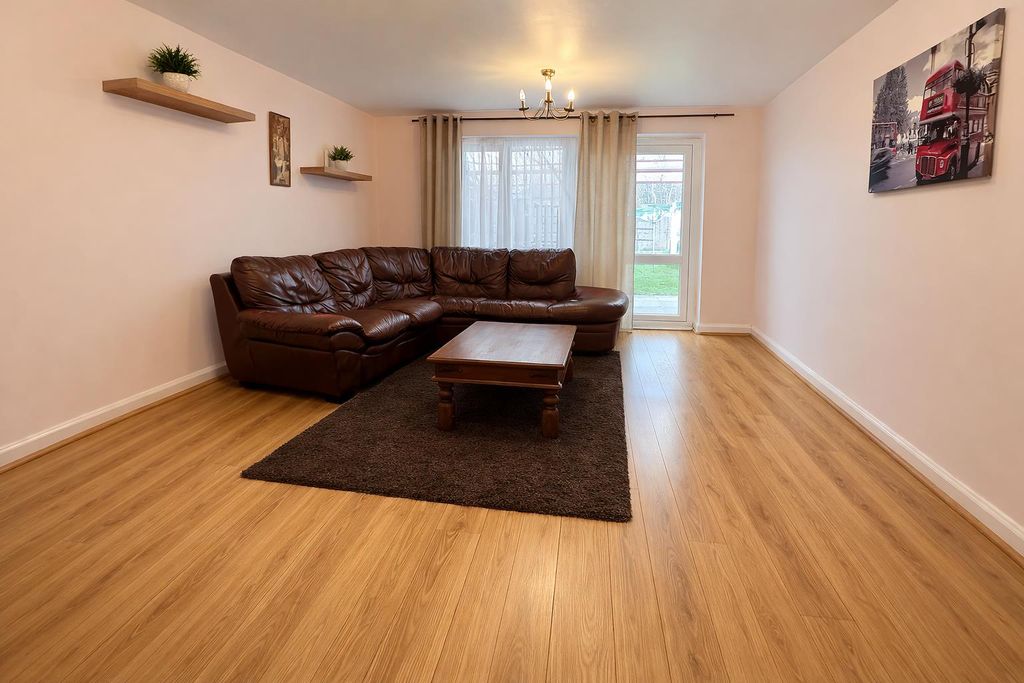 Property photo 2 of 9 Lounge / Dining Room