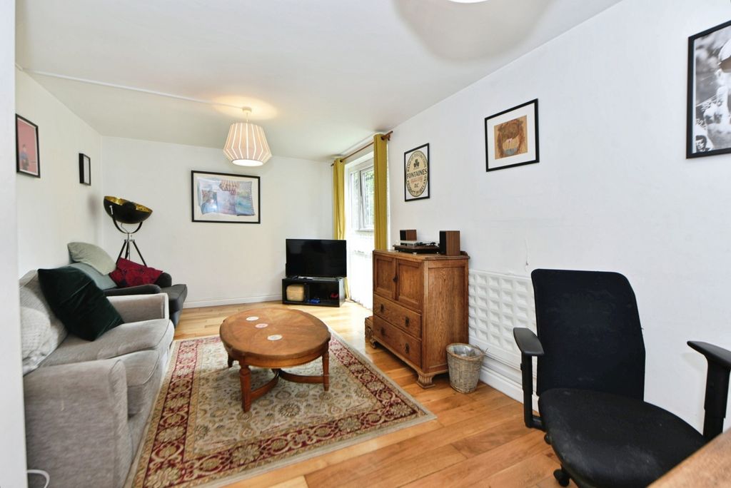 Property photo 2 of 17 Photo