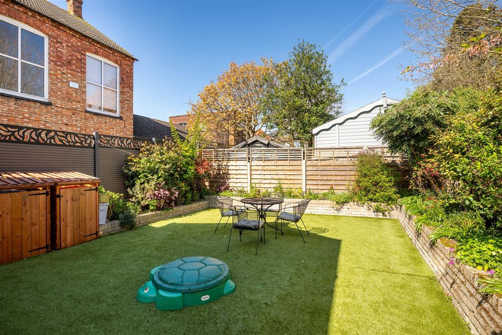 Additional image 21 of 5 bed semi-detached house for saleCastle Road, Bedford MK40
