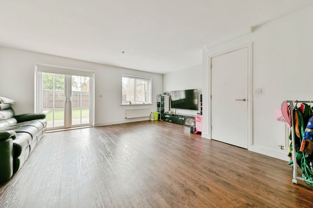 Property photo 2 of 23 Pbox-Img.Jpg