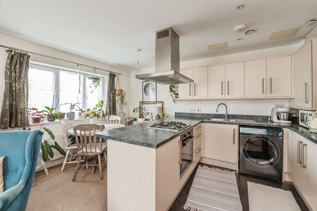 Property photo 2 of 17 Picture