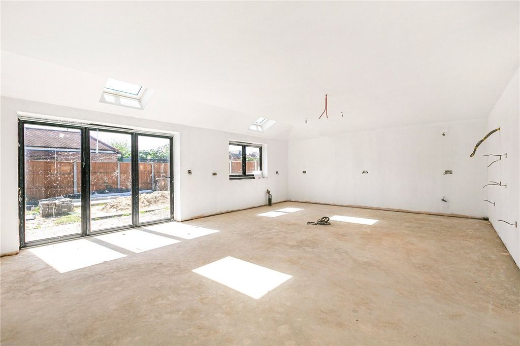 Property photo 2 of 12 Picture No. 13