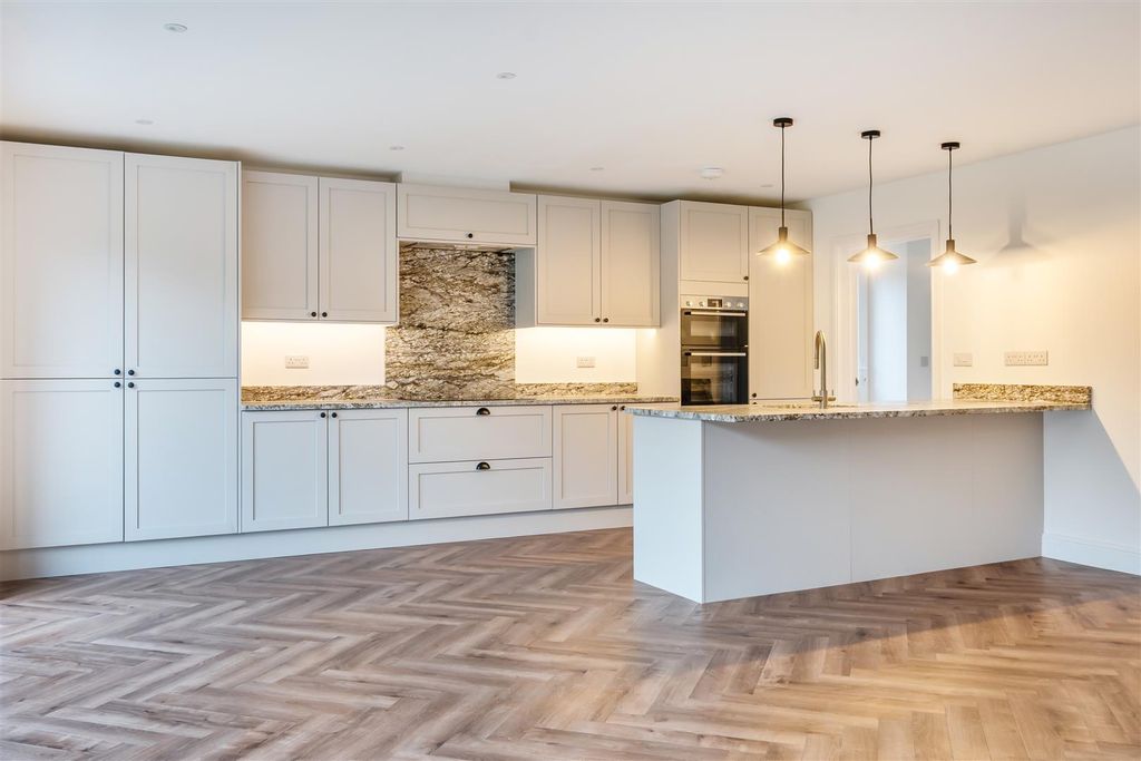 Property photo 3 of 19 1387394-10-696E3F429Bb8F.Jpg