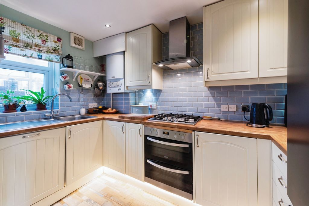 Property photo 2 of 15 Kitchen