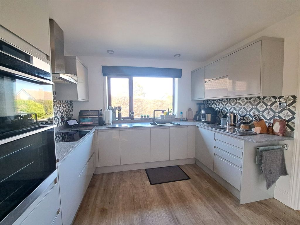 Property photo 2 of 28 Picture No. 47