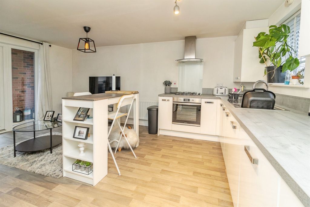 Property photo 3 of 16