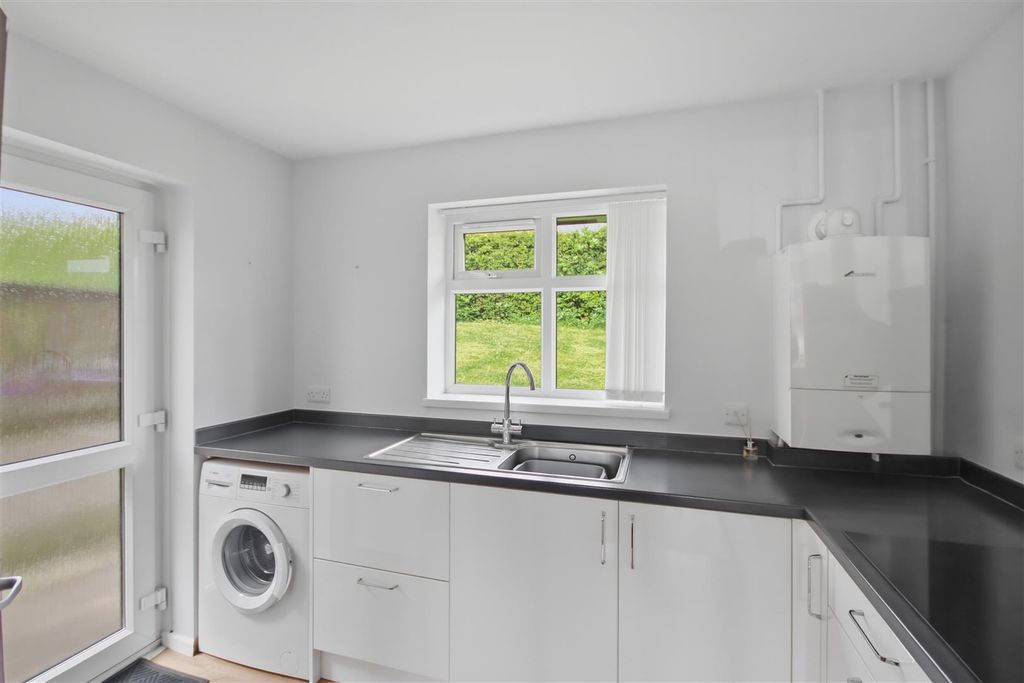 Property photo 3 of 12 Kitchen