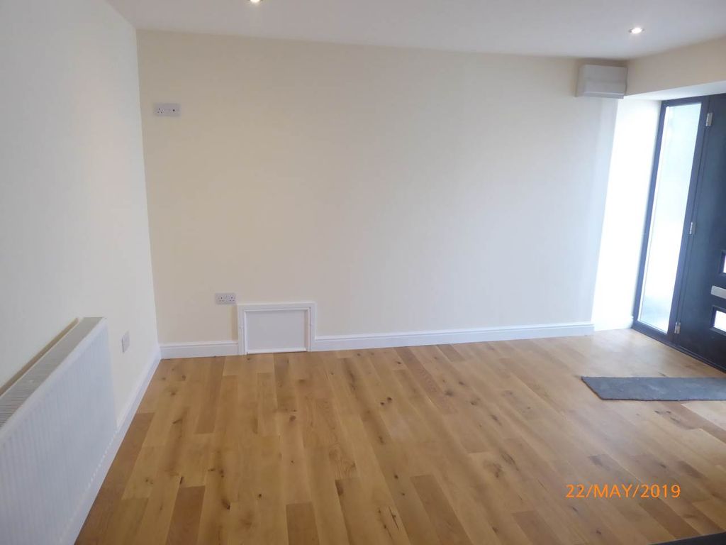 Property photo 2 of 6 004