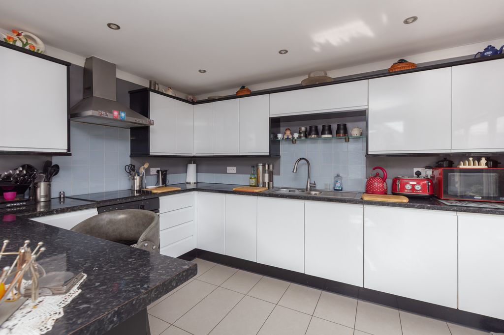 Additional image 8 of 2 bed bungalow for salePrinces Way, Fleetwood FY7