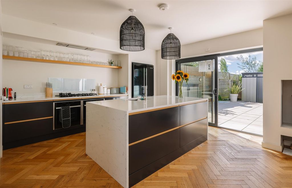 Property photo 2 of 38