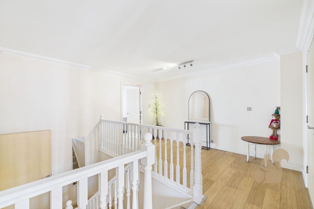 Property photo 2 of 19 Cam01659G0-Pr0586-Still010.Jpg