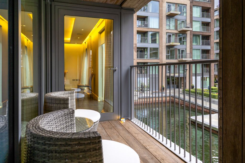 Property photo 2 of 20